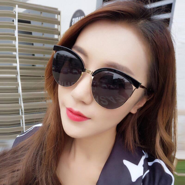 Mắt kính Rayban 80 năm khẳng định phong cách.