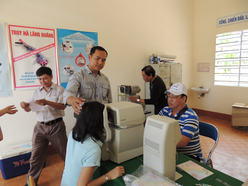 Các triệu chứng và nguyên nhân gây ra tật khúc xạ