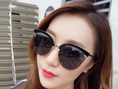 Mắt kính Rayban 80 năm khẳng định phong cách