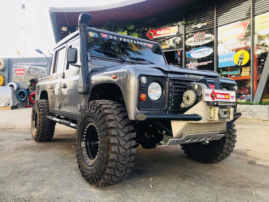 Ngắm “chiến binh offroad” Land Rover Defender độ khủng tại Việt Nam 1