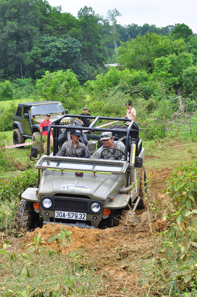 Ôtô địa hình tập offroad ở Ba Vì 1