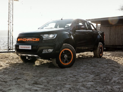 Xe ôtô bán tải Ford Ranger độ offroad đầy “cơ bắp“