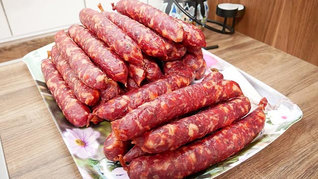 Làm lạp xưởng sấy khô bằng máy sấy 3