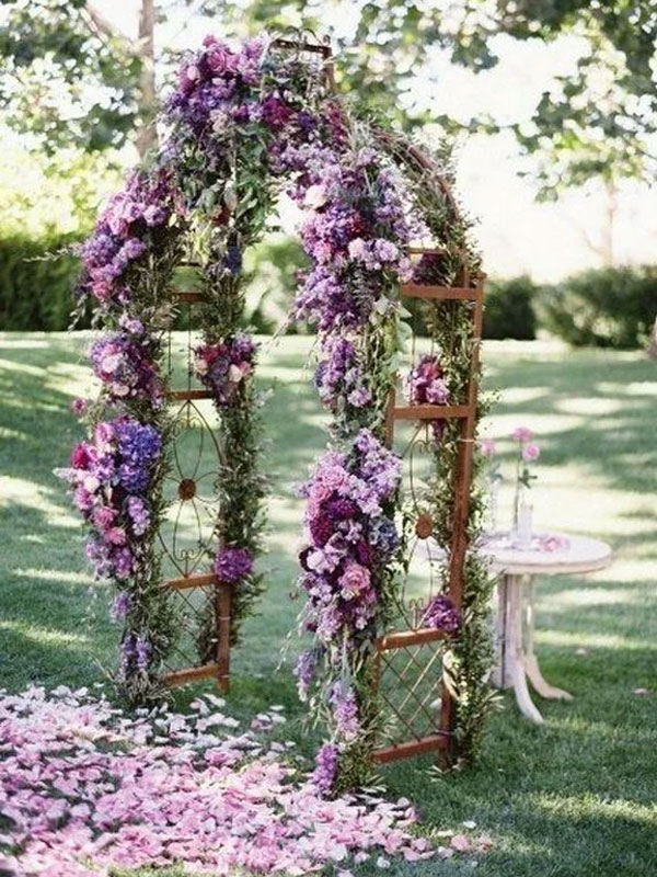 Cổng vòm hoa lá lãng mạn