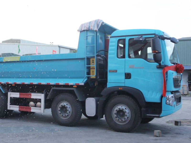 Xe ben Howo 4 chân cabin T5G 340HP 1