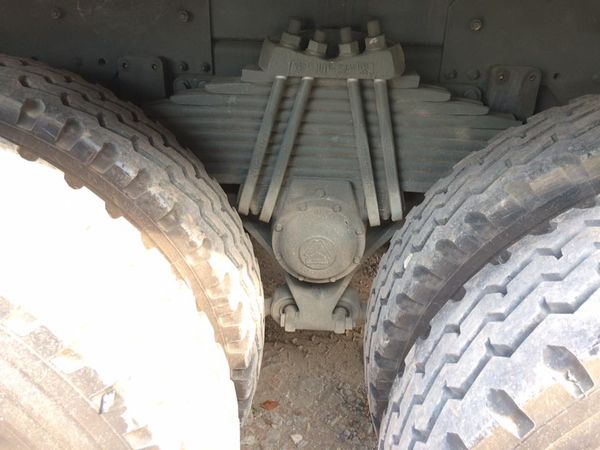 Xe ben Howo 4 chân thùng vuông 371HP 12 nhíp 2