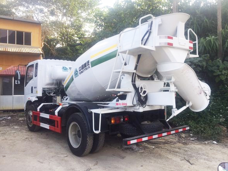 Xe bồn trộn bê tông Howo 3 khối 1