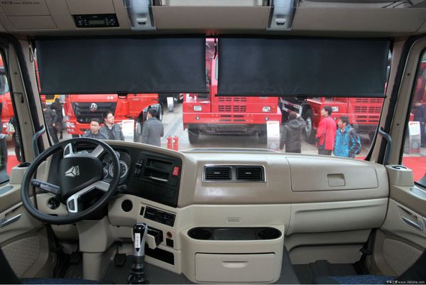 Nội thất cabin đầu kéo Howo T5G hiện đại sang trọng