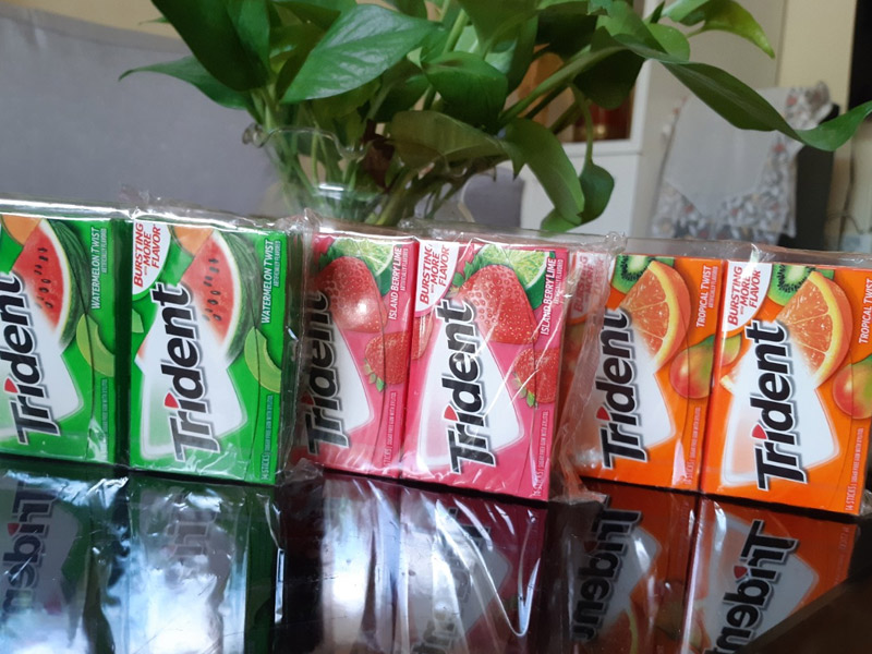 Trident Gum không đường vị dưa hấu Trident Tropical Twist hộp 15 gói