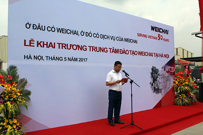 Anh Vinh - Công ty Long Giang phát biểu tại lế khai trương