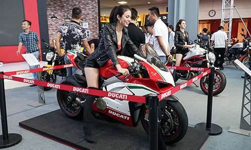 Các mẫu xe làm nên tên tuổi của Royal Enfield nhưn Bullet500, Classic 500, Continental GT hay dòng xe chuyên off-road Himalayan cũng được mang đến