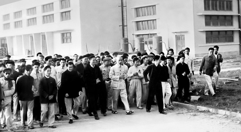 Chủ tịch Hồ Chí Minh về thăm Bê tông Chèm Ho Chi Minh President visited Chem Concrete in 1962