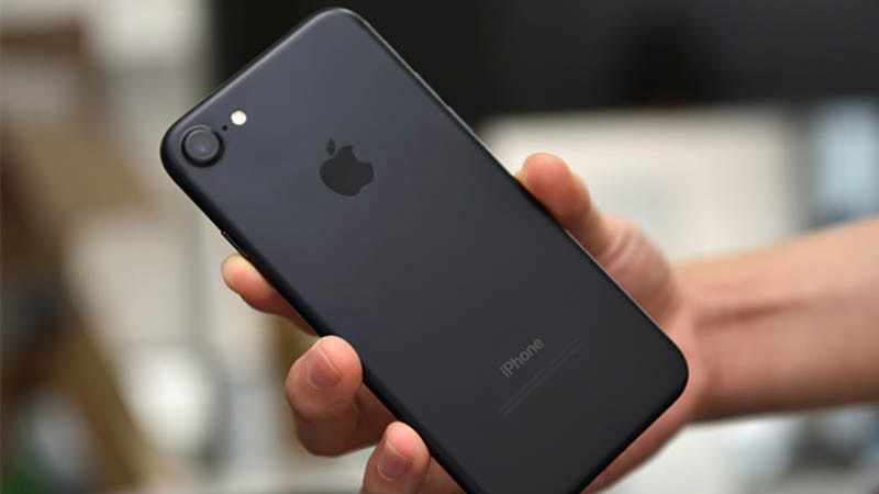 iPhone 7 (Giá tham khảo: 11.49 triệu đồng)