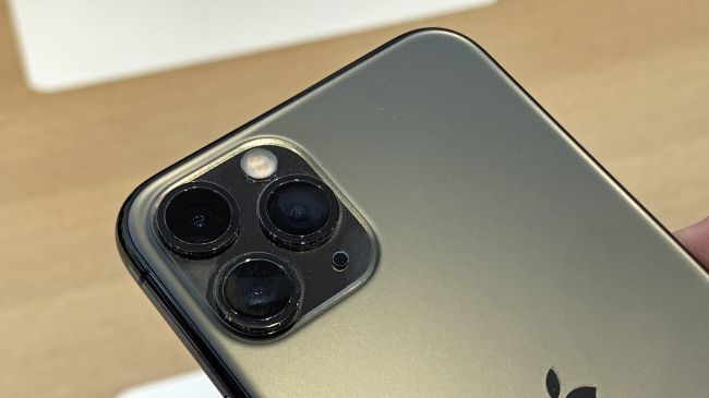 iPhone 11 Pro có 3 camera sau với phần mềm mạnh mẽ. (Nguồn: techradar)