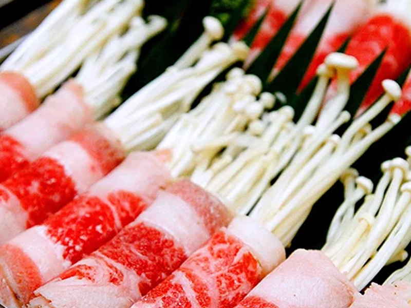 Ba chỉ bò cuốn nấm kim châm.