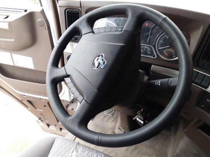 Nội thất đầu kéo Chenglong Hải Âu H7 - 420HP 10