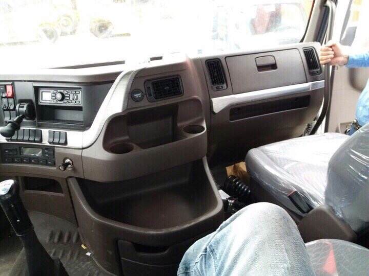 Nội thất đầu kéo Chenglong Hải Âu H7 - 420HP 1