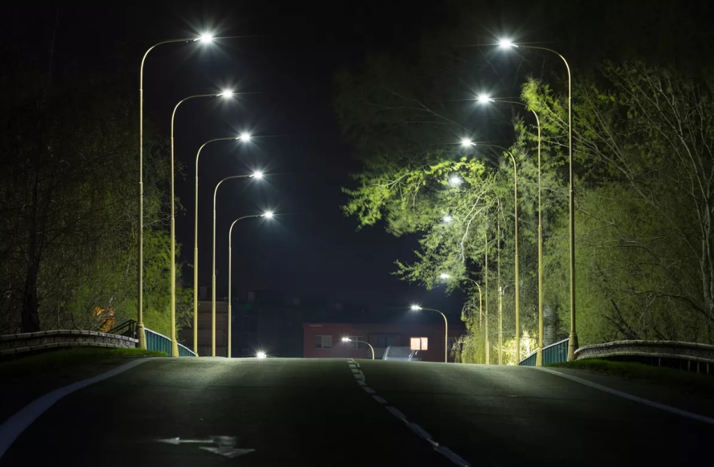 Cột đèn cao áp liền cần giải pháp cho khu đô thị mới 4