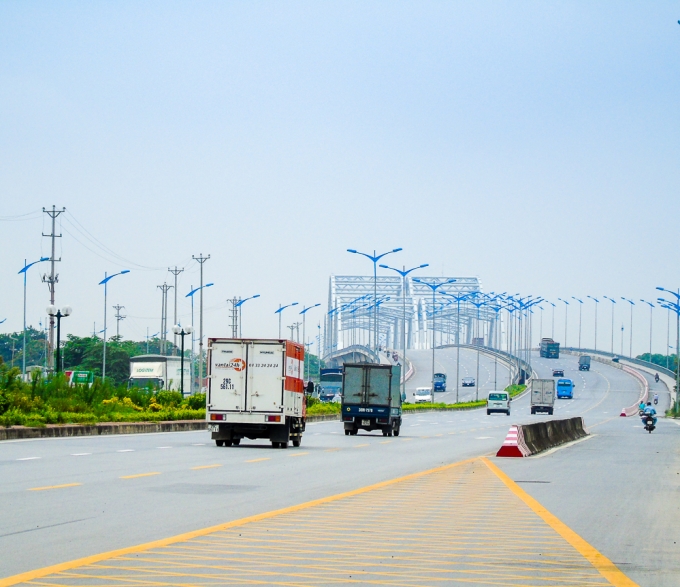 Cột đèn cao áp cần kép tối ưu cho đường phố 4