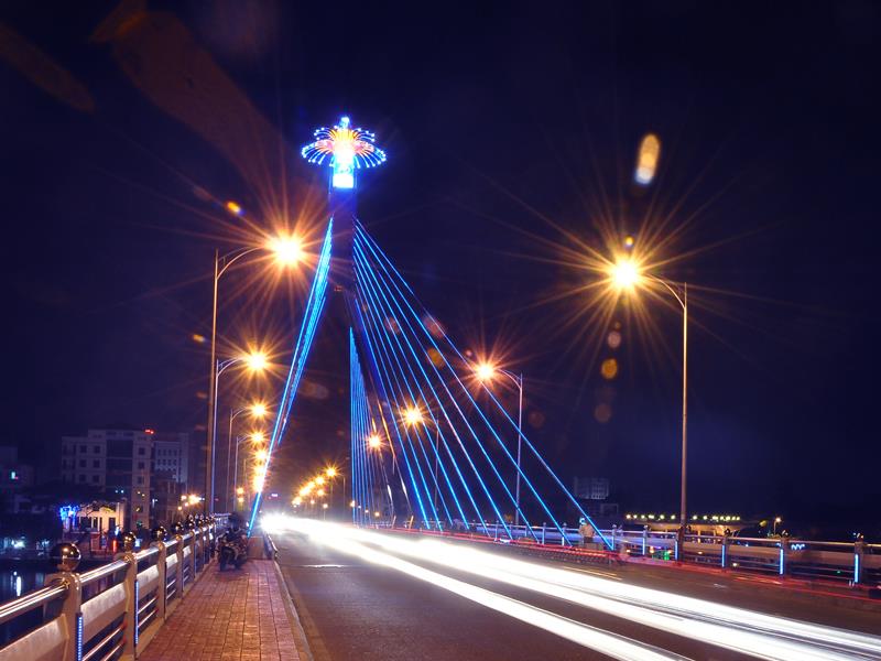 Đèn cao áp chuyên dụng chiếu sáng ngoài trời và công nghiệp