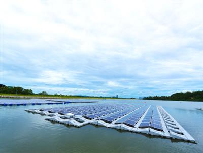 Hệ thống điện mặt trời trên hồ nước