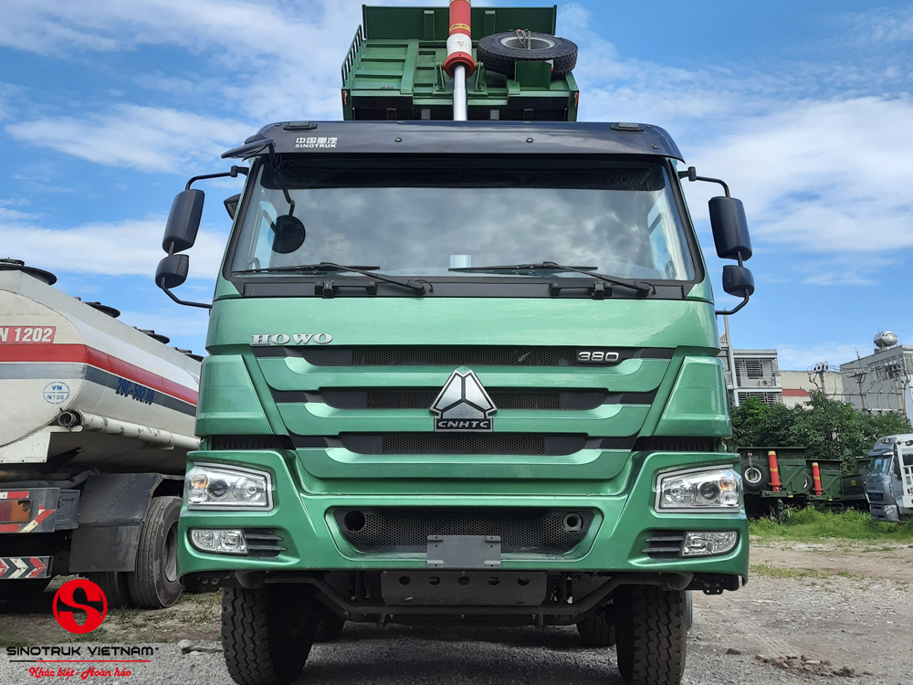 Xe ben Howo 380hp 4 chân thùng vuông Cabin V7G 3