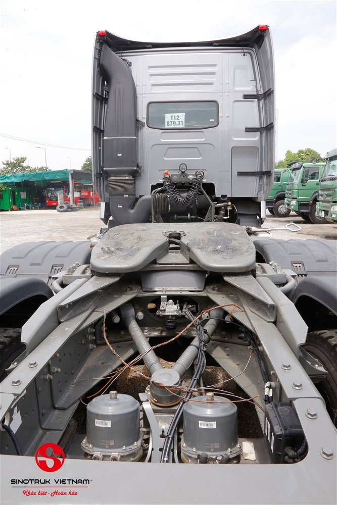 Xe đầu kéo Howo a7 420HP nghiên góc 
