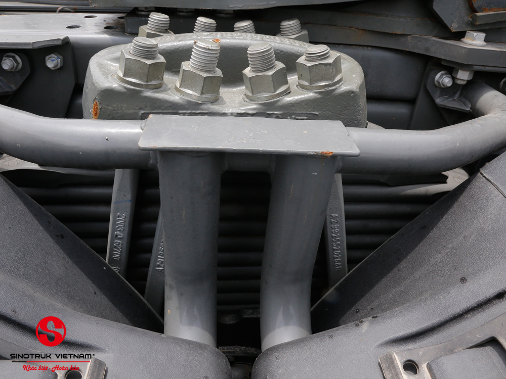 Xe đầu kéo Howo a7 420HP cầu láp