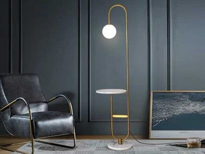 Đèn cây đứng kèm bàn trang trí