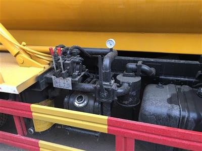 Xe hút chất thải Dongfeng 4 khối 3