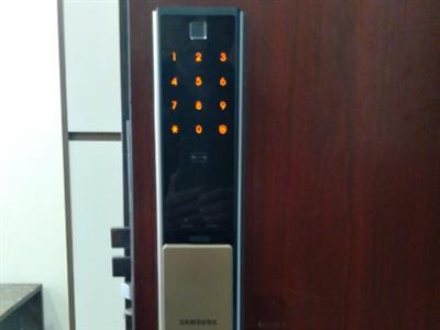Khóa cửa vân tay Samsung SHP-DP739 cao cấp lắp tại Capital Garden 102 Trường Chinh