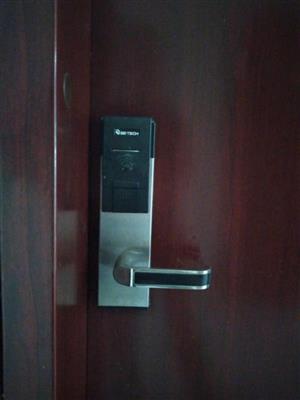 Khóa cửa vân tay Samsung SHP-DP739 cao cấp lắp tại Capital Garden 102 Trường Chinh 2