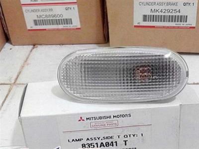 Đèn tai xe Mitsubishi Triton 8351A041T