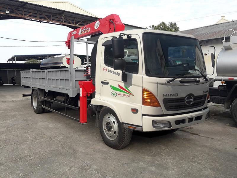 Xe tải Hino FC gắn cẩu UNIC 5 tấn 4 đốt URV554