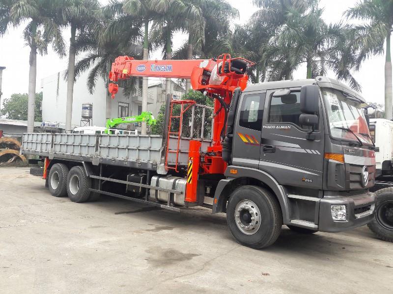 Xe tải Thaco Auman 3 chân gắn cẩu Kanglim 7 tấn 6 đốt KS2056H