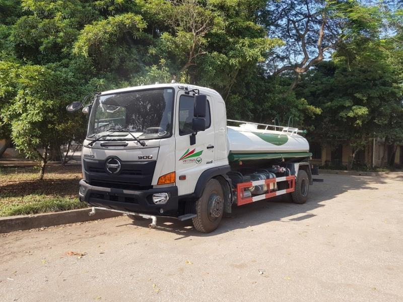 Xe phun nước rửa đường 9 khối Hino FG 9m3