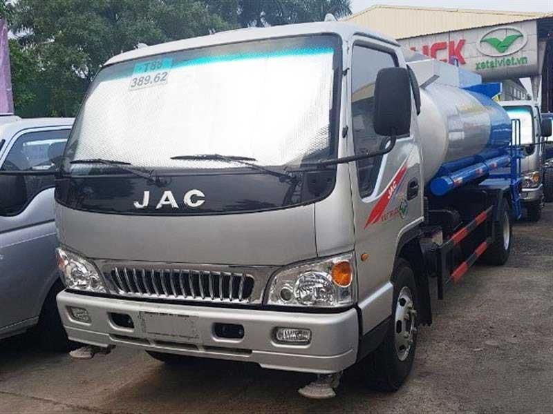 Xe phun nước rửa đường 7m3 JAC