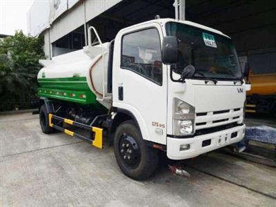 Xe phun nước rửa đường 8 khối Isuzu