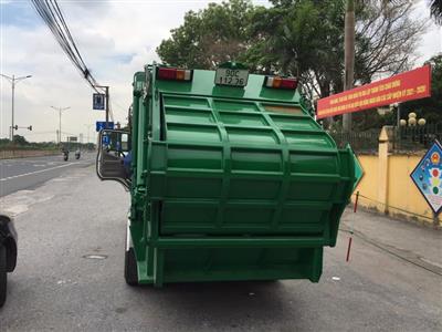 gầu xúc rác phía sau