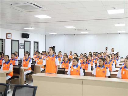 Môi trường và không khí học tập của học viên Nữ tại CEO