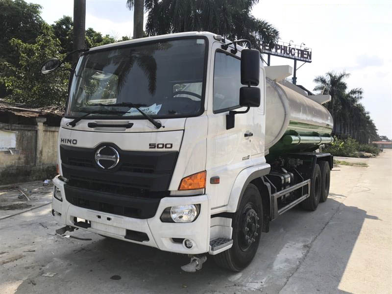 xe-bon-cho-nuoc-tuoi-cay-rua-duong-14m3-hino-3-chan-fm8jn7a