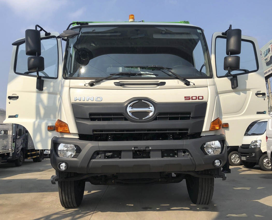 Xe téc phun nước rửa đường tưới cây 14 khối Hino 3 chân Euro 4 - Model Hino FM8JN7A là dòng xe chuyên dụng ngành môi trường chuyên được sử dụng để phun rửa sạch đường