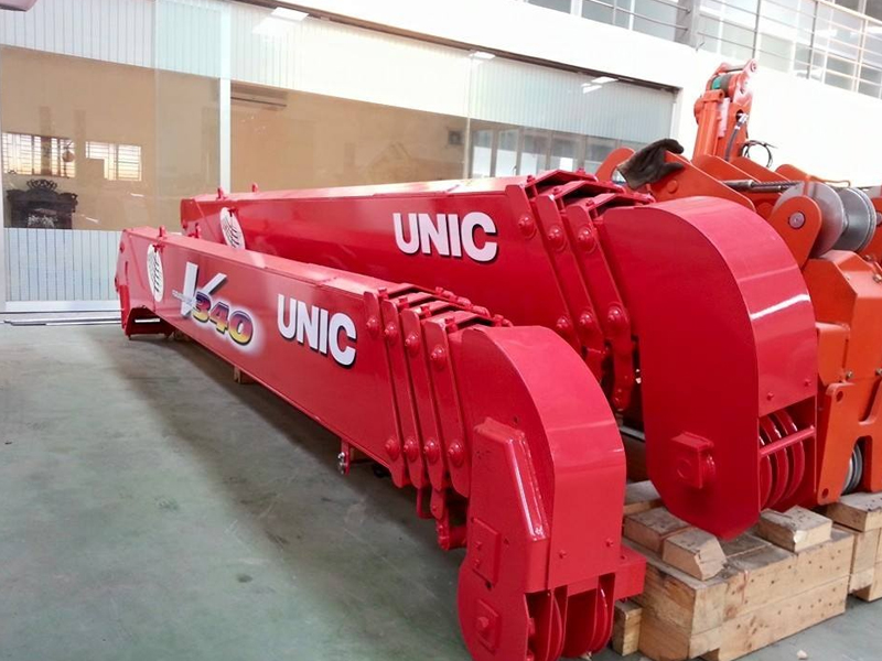 Cẩu tự hành Unic 3 tấn