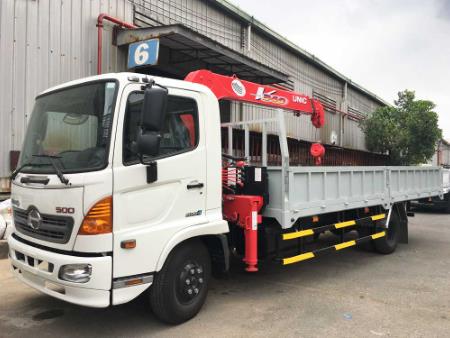 Xe tải Hino FC gắn cẩu Unic URV340 3 tấn 5 đốt chất lượng cao