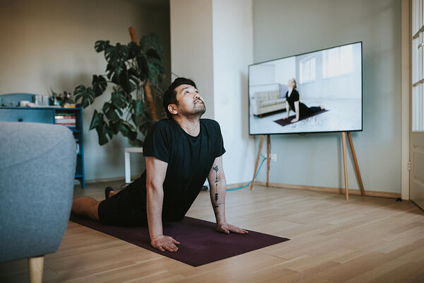 winter man doing yoga