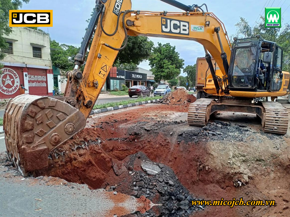 Máy xúc đào bánh xích JCB đào đường