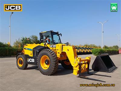 Xe nâng đa năng Telehandler JCB